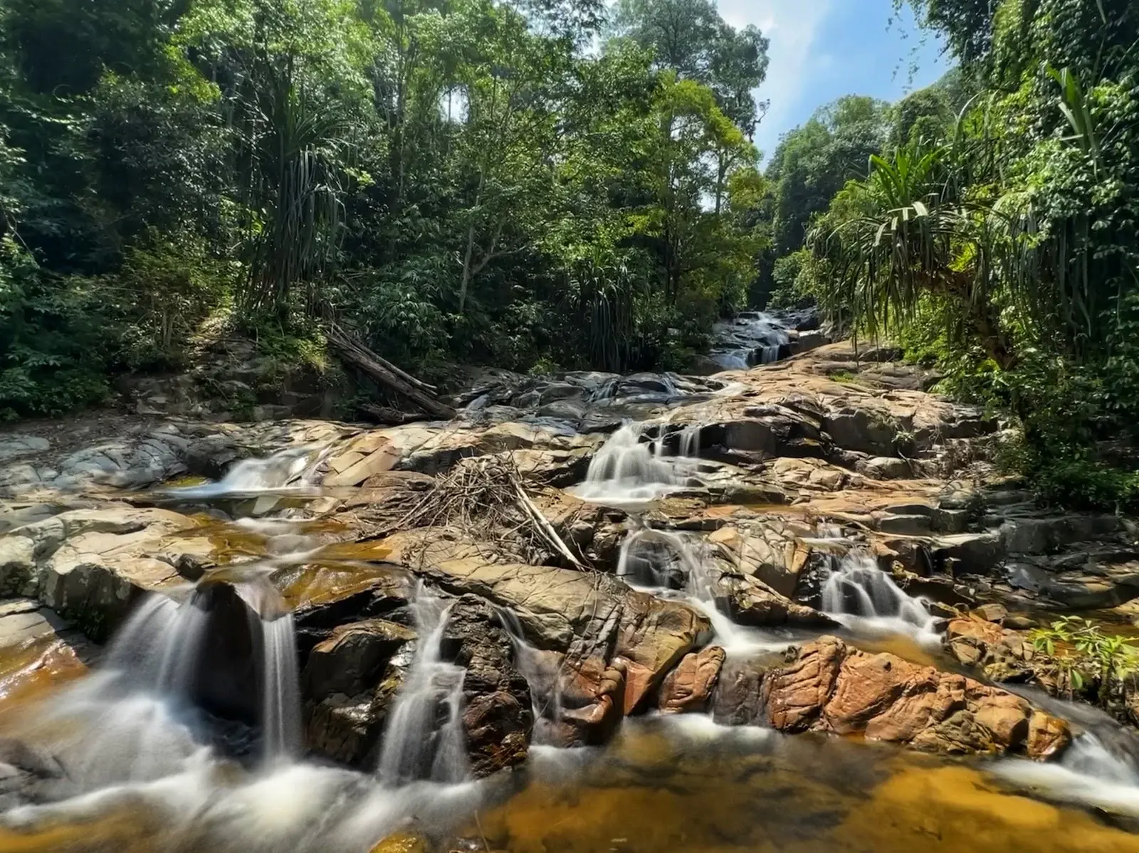 Sumber: Google Places (©2026)