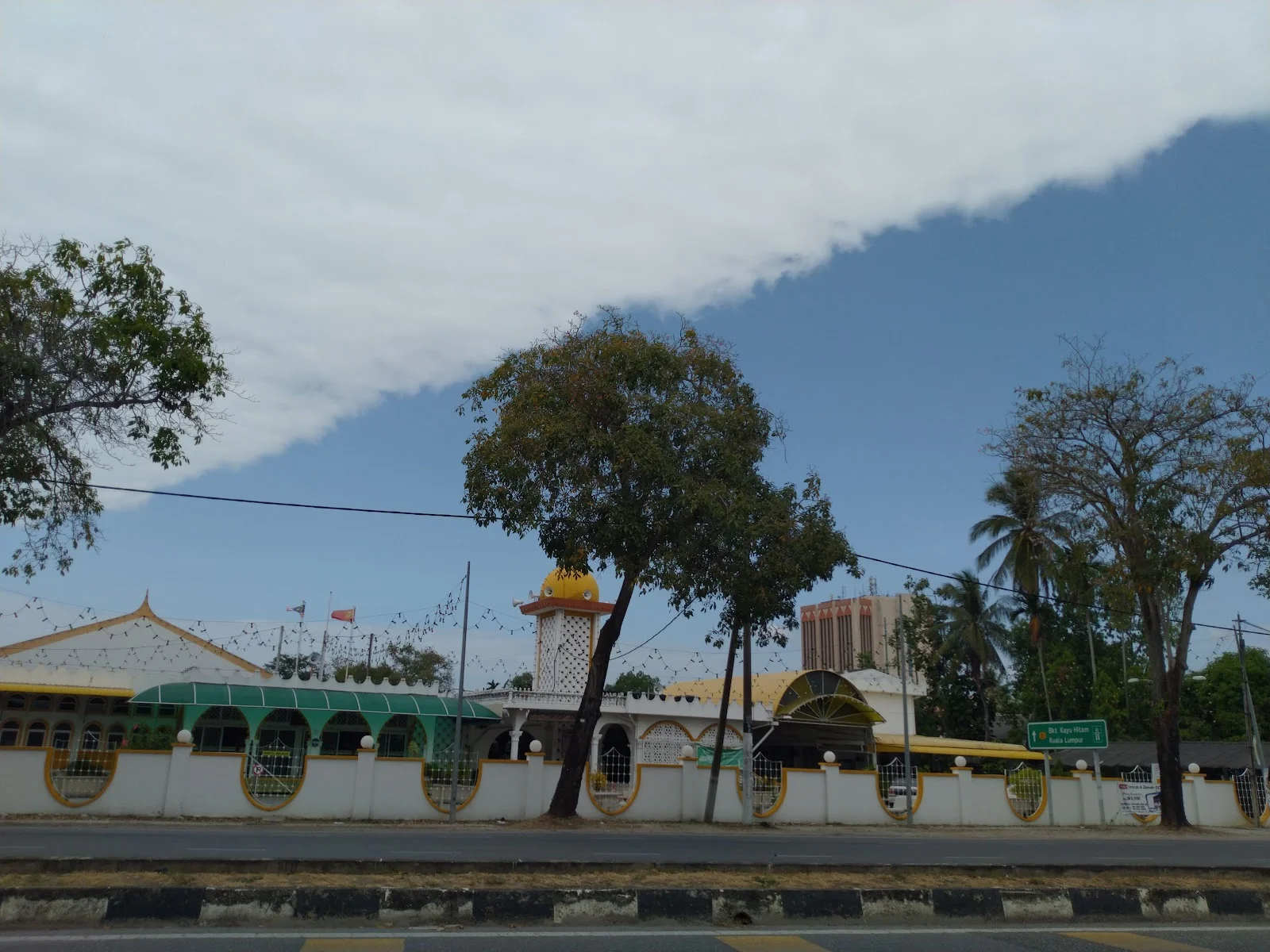 Sumber: Google Places (©2026)