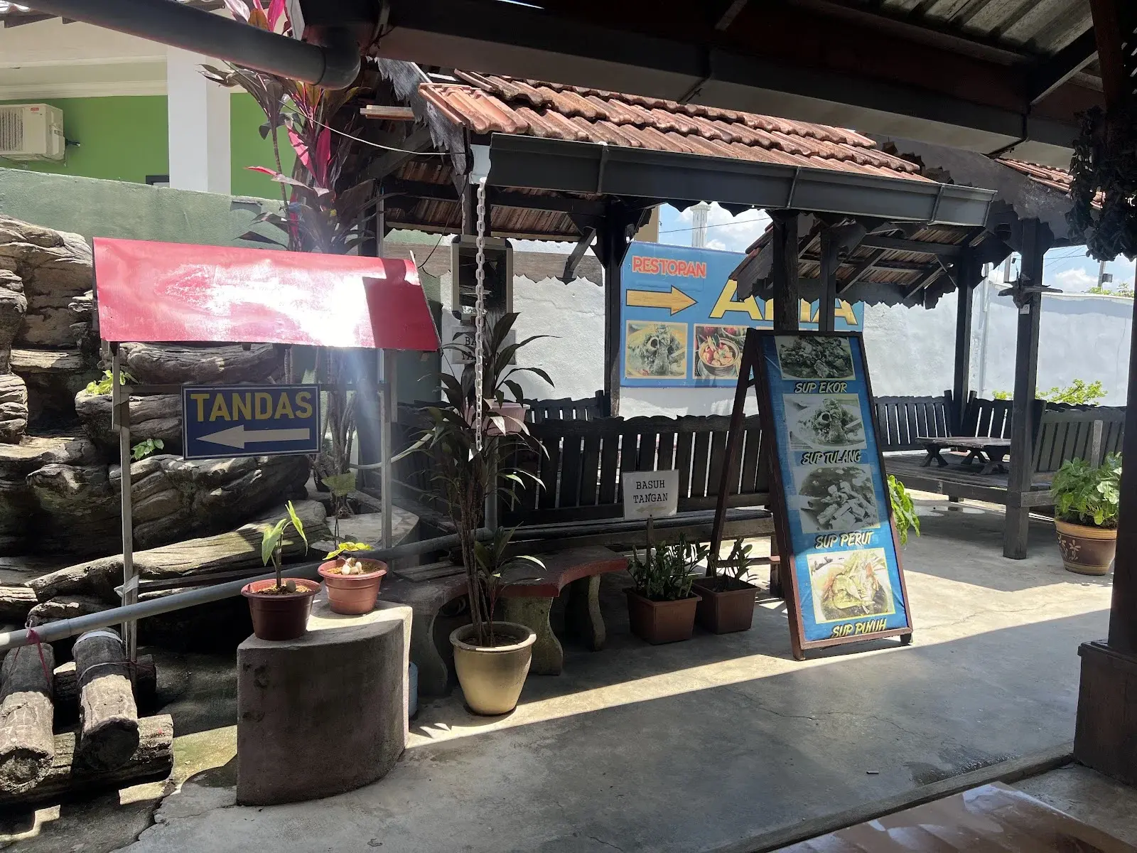 Sumber: Google Places (©2026)