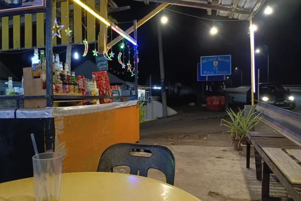 Warung Kuning Jambatan Kota