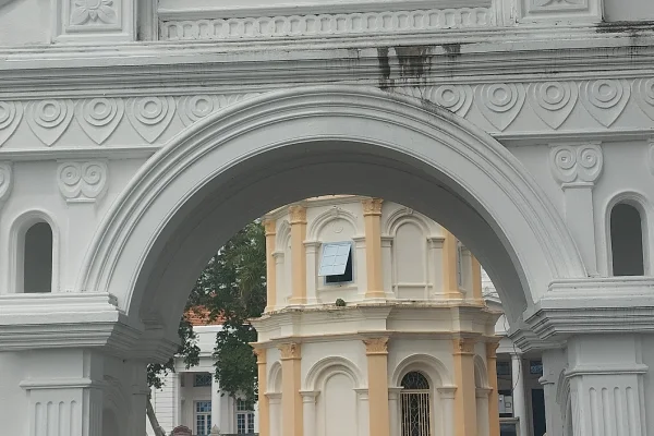 Replika Pintu Gerbang Istana Kota Tengah