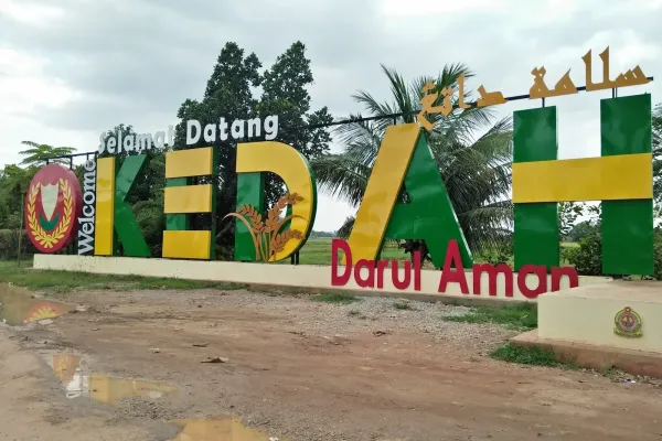 Tikam Batu Mesin Padi