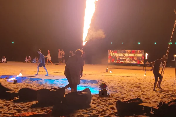 Pertunjukan Api Pantai Cenang