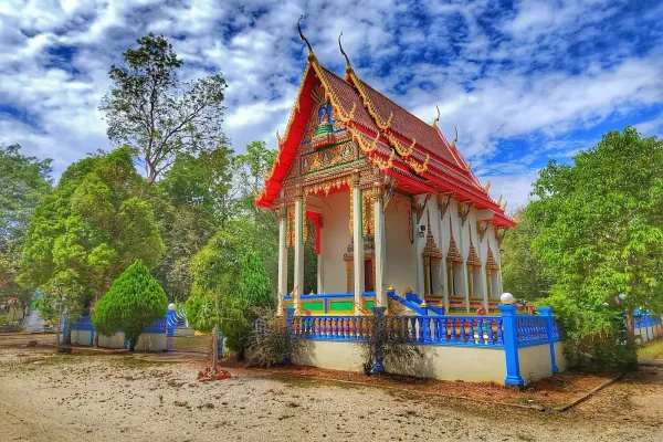 Kuil Buddha Thepsuwan Naram