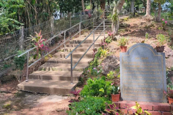 Makam Puteri Lindungan Bulan